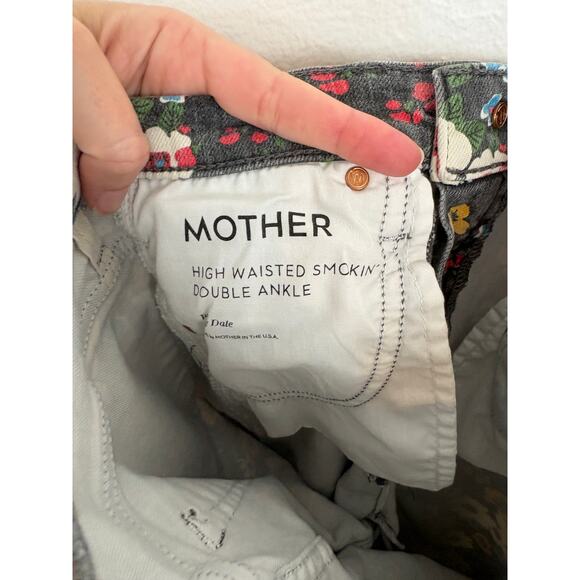 Mother High Rise Faded Floral Kick Flare Jeans in Pushing Daisies 24 - Picture 6 of 9